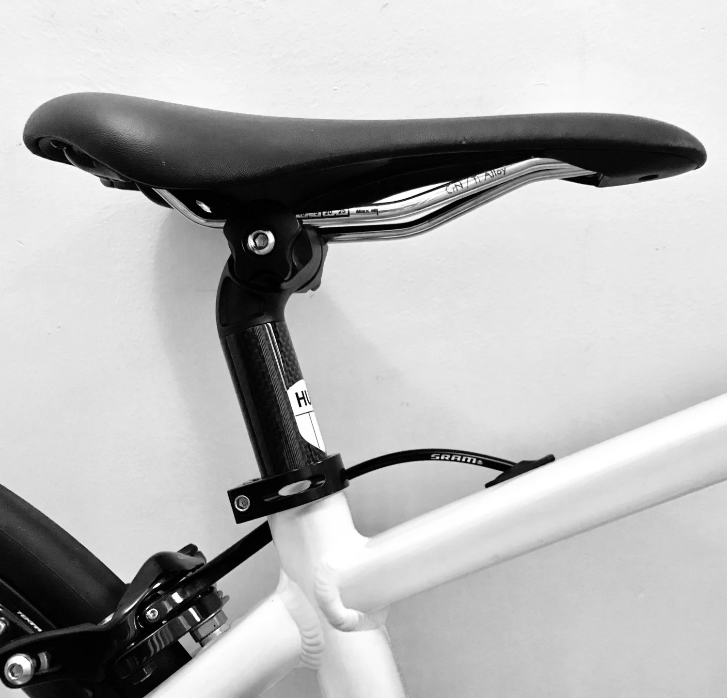 HUPcc CX HUP Race Carbon Fibre Rotary Head Seat Post 27.2mm 4 HUPcc CX HUP Race Carbon Fibre Rotary Head Seat Post 27.2mm